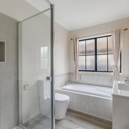 Heart Of Mckinnon Units By Ready Set Host Melbourne Exterior photo
